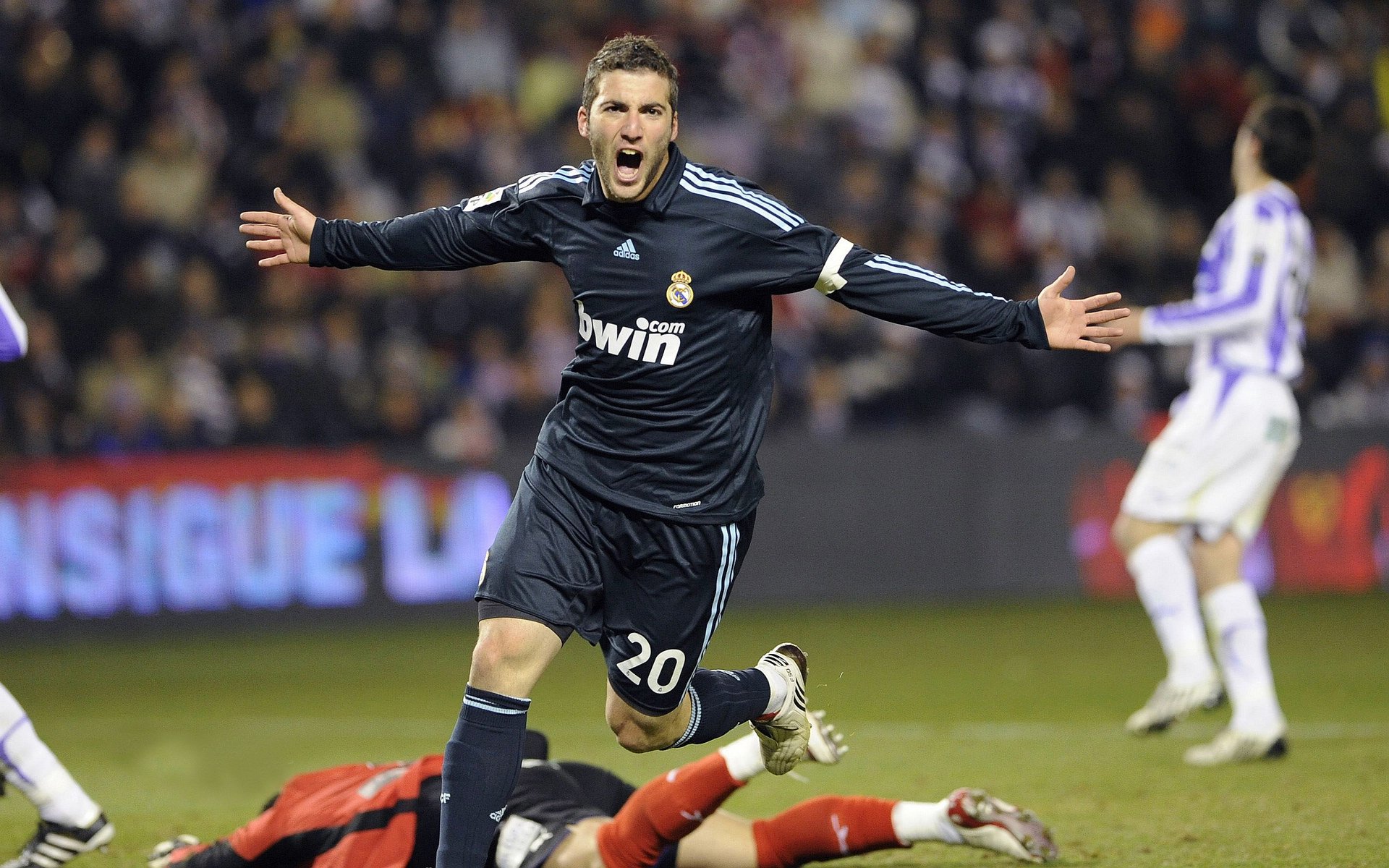 英超激烈追逐：角逐冠军，精彩纷呈！，英超冠军争夺